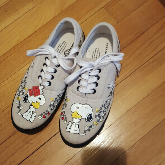 snoopy tennis shoes